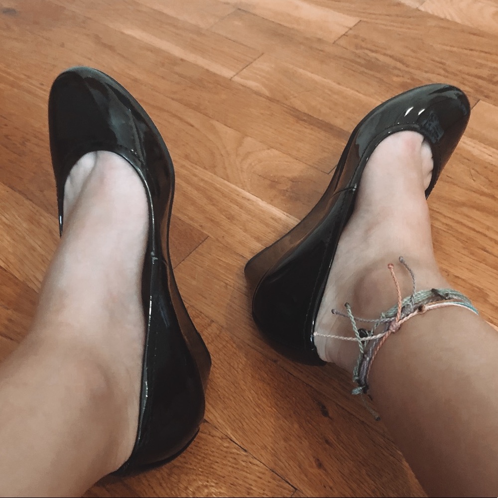 black wedges